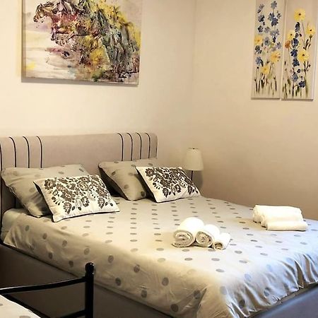 Lijepo Ureden Stan U Centru Grada Apartman Knin Kültér fotó